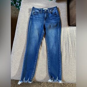 KanCan Estilo Skinny Jean with frayed  Hem dark wash 7/27 distressed